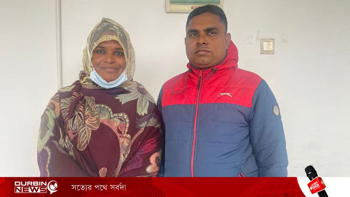 কর্মী বাহিনী ছাড়াই মাঠে রুমপা খাতুন, স্বামীর মোটরসাইকেলে ব্যতিক্রমী প্রচারণা