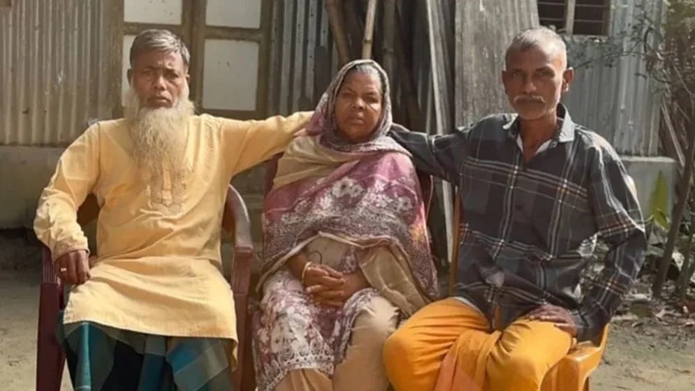 ৫০ বছর পর পাকিস্তান থেকে ফিরলেন পরী, ভাইদের সঙ্গে মিলনে আবেগঘন মুহূর্ত