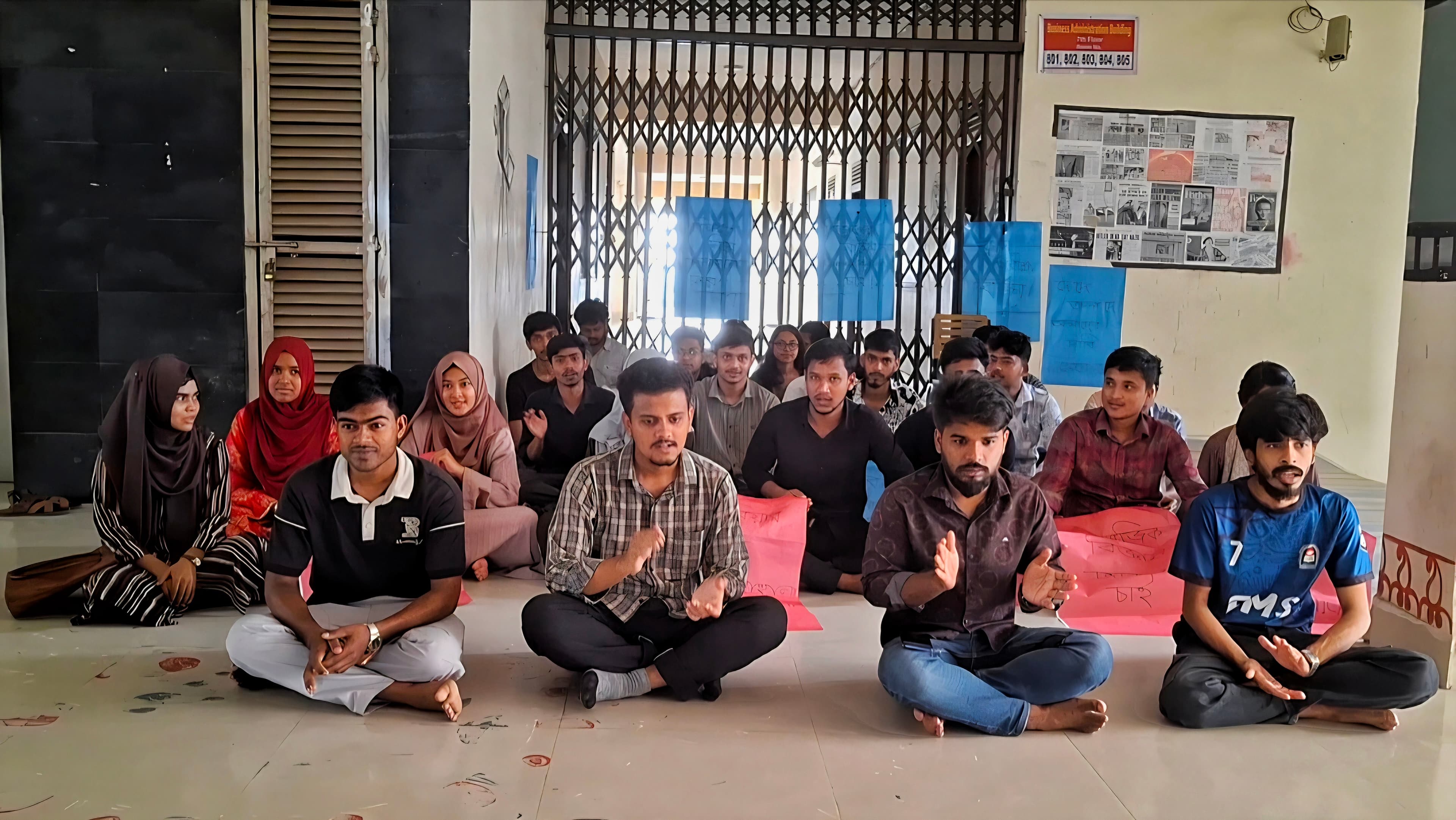নাম ও অনুষদ পরিবর্তনের দাবিতে ফিল্ম এন্ড মিডিয়া স্টাডিজ বিভাগে তালা