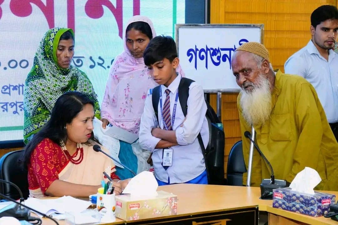 শেরপুরে গণশুনানিতে ১৮০ জনের আবেদন, ১৫১ জনকে আর্থিক সহায়তা