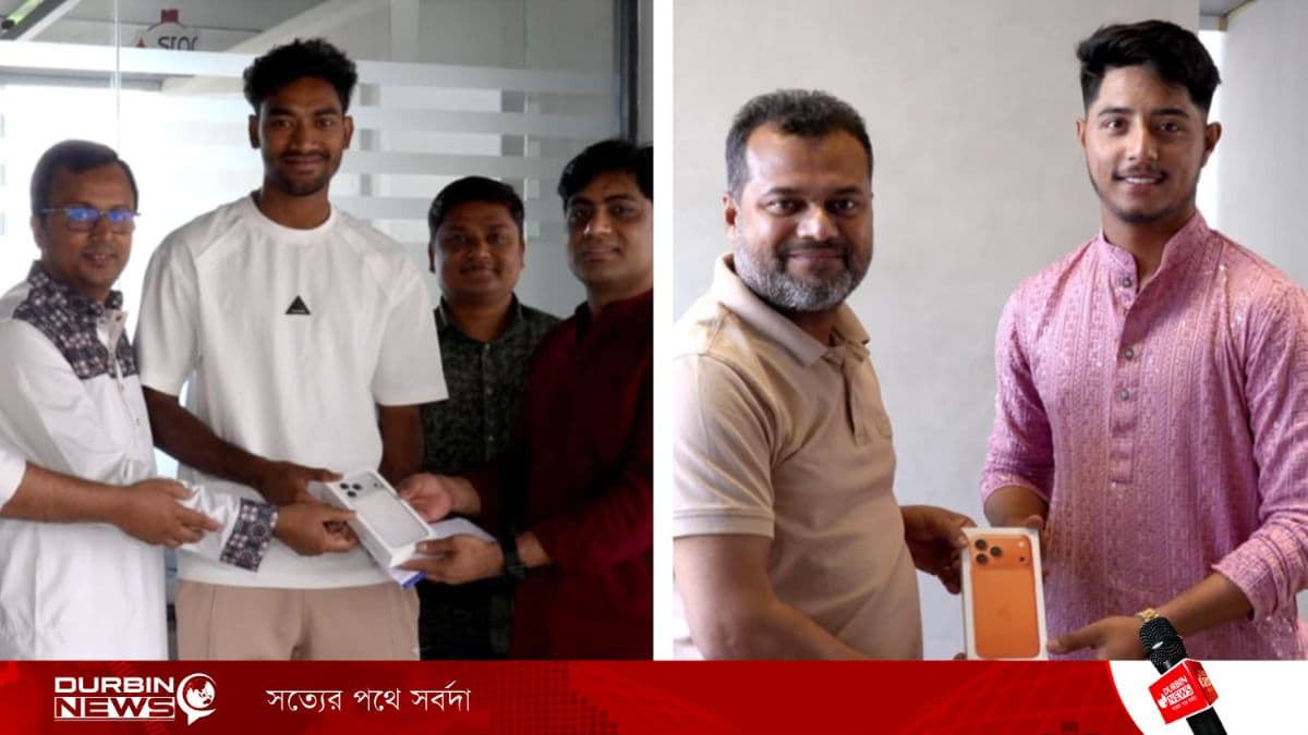 বিপিএল জয়ের আনন্দে রাজশাহী ওয়ারিয়র্সের চমক: খেলোয়াড়-কোচদের হাতে আইফোন ১৭ প্রো ম্যাক্স