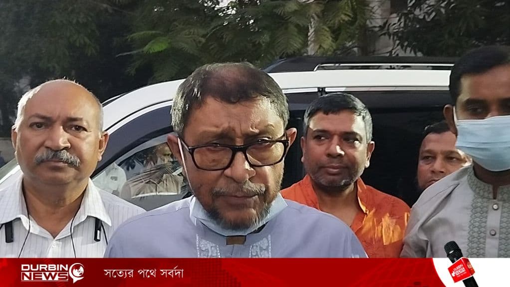 ঢামেকে অসুস্থ রোগীকে দেখতে গেলেন স্বাস্থ্যমন্ত্রী, চিকিৎসার খোঁজখবর নিলেন নিজে