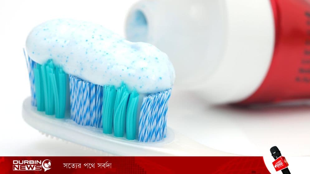 টুথপেস্ট থেকেও শরীরে ঢুকছে মাইক্রোপ্লাস্টিক, কতটা ঝুঁকিতে আপনি?
