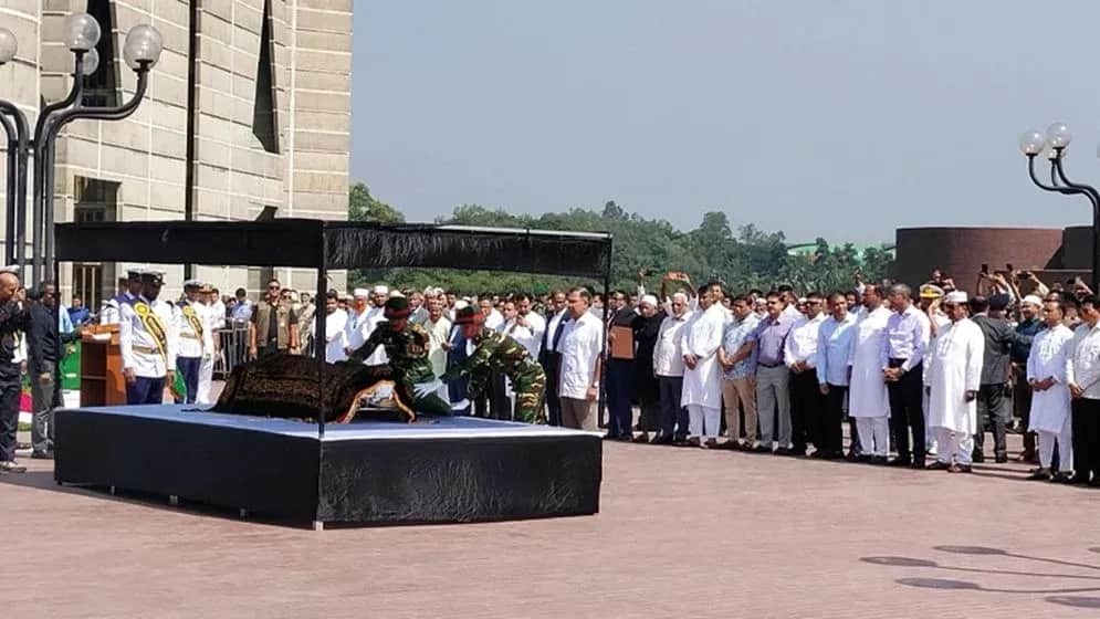 সংসদ ভবনে সালাহউদ্দিন আহমেদের প্রথম জানাজা, শেষ বিদায়ে নেতাকর্মীদের ঢল