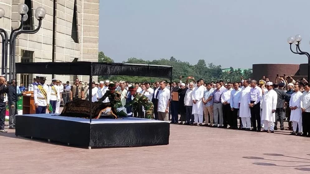 সংসদ ভবনে সালাহউদ্দিন আহমেদের প্রথম জানাজা, শেষ বিদায়ে নেতাকর্মীদের ঢল