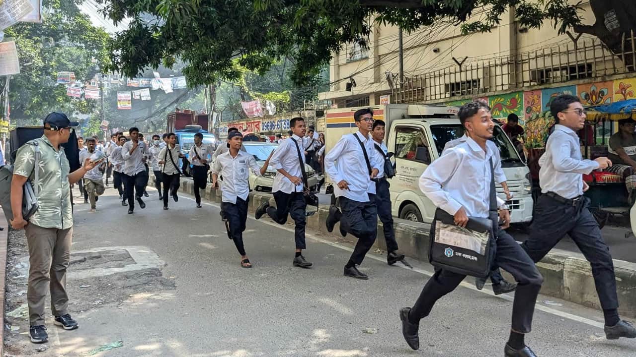 আইডিয়াল কলেজ-ঢাকা কলেজের শিক্ষার্থীদের মধ্যে সংঘর্ষ, আহত বেশ কয়েকজন