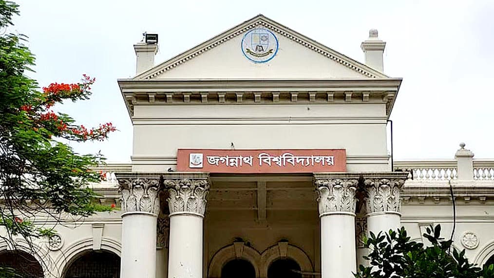 গোপনে নারীদের ভিডিও করার সময় জবি শিক্ষার্থী আটক, অতঃপর...