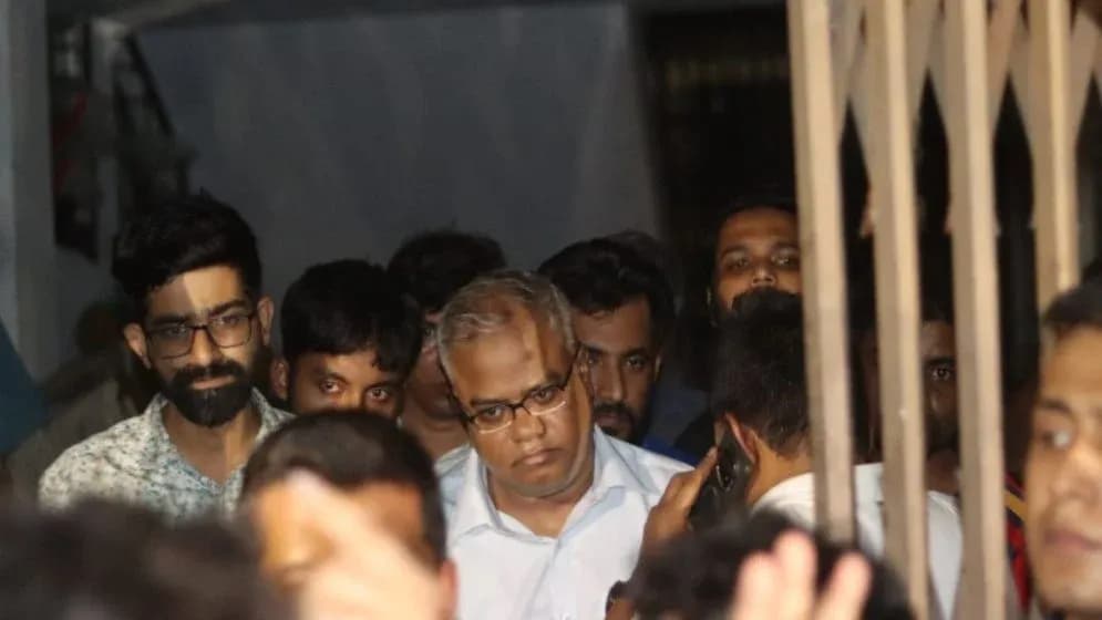 চুয়েটে নতুন করে উত্তেজনা, এবার শিক্ষার্থীদের নিশানায় আরেক অধ্যাপক