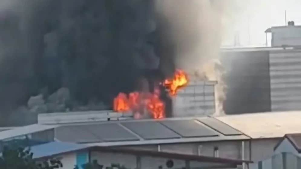 টঙ্গীতে ওষুধ কারখানায় ভয়াবহ আগুন, নিয়ন্ত্রণে ১২ ইউনিট
