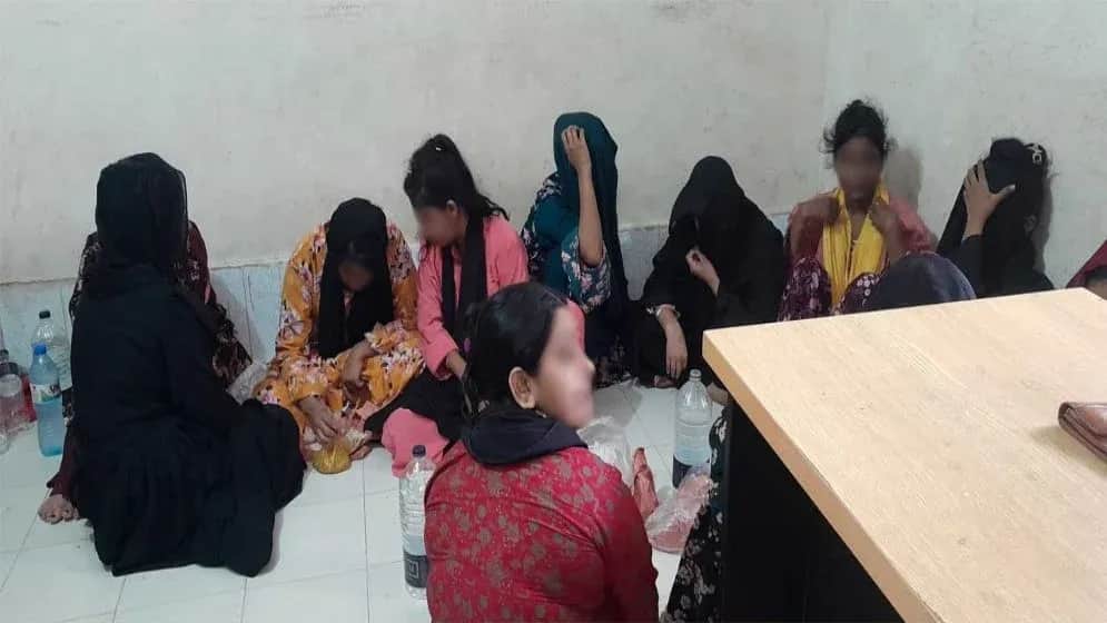 গাজীপুরের আবাসিক হোটেলে পুলিশের অভিযান, গ্রেফতার ৩৯