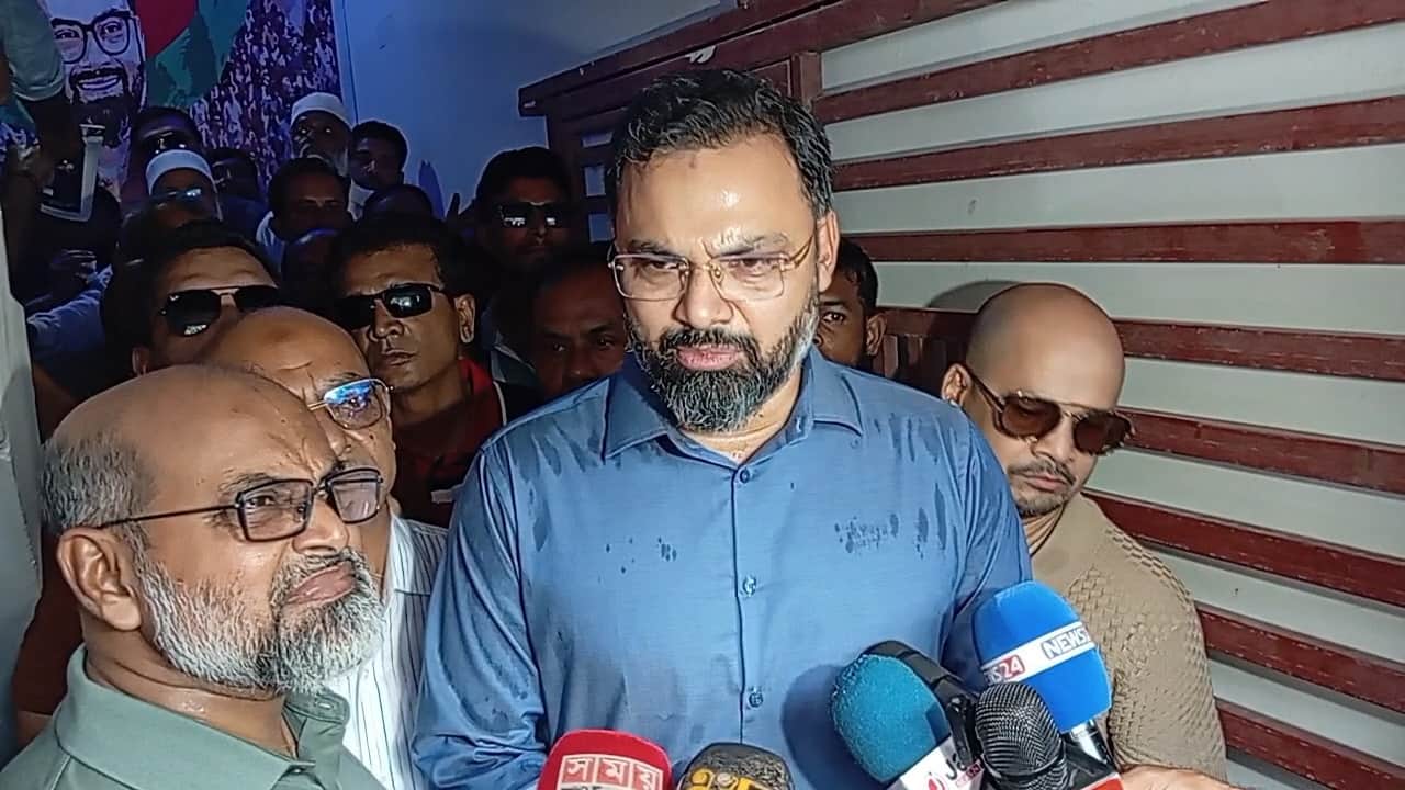একটি মহল ও আওয়ামী লীগের দোসররা দেশকে অস্থিতিশীল করার চেষ্টা করছে: আমিনুল হক