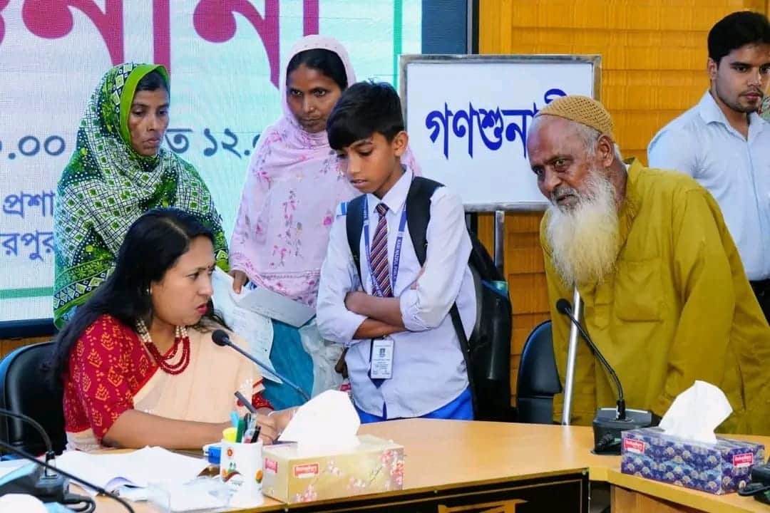 শেরপুরে গণশুনানিতে ১৮০ জনের আবেদন, ১৫১ জনকে আর্থিক সহায়তা